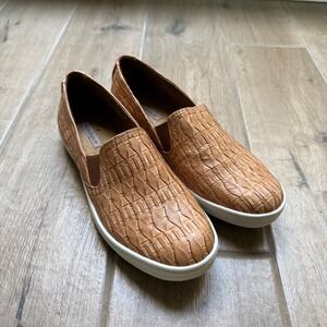 Sundance Tooled Leather Look Brown Slip On Sneakers Size 38 Bohemian Classic